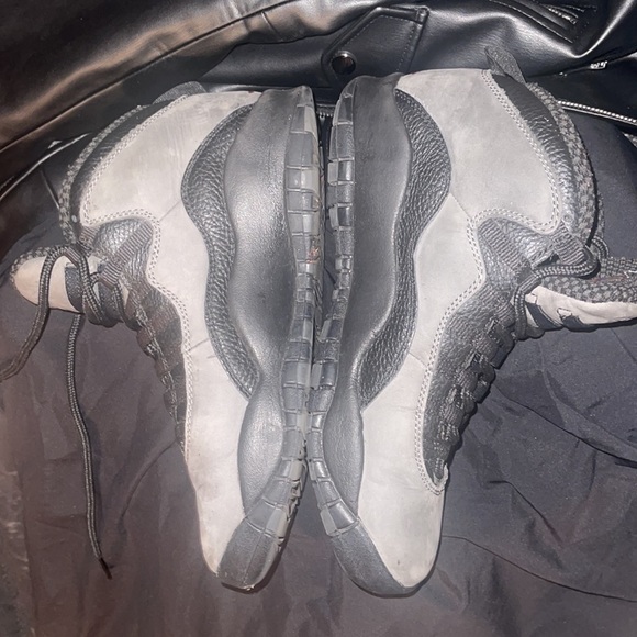 Jordan 10 Retro
Shadow (2018) size 8 good condition no box - Picture 4 of 9